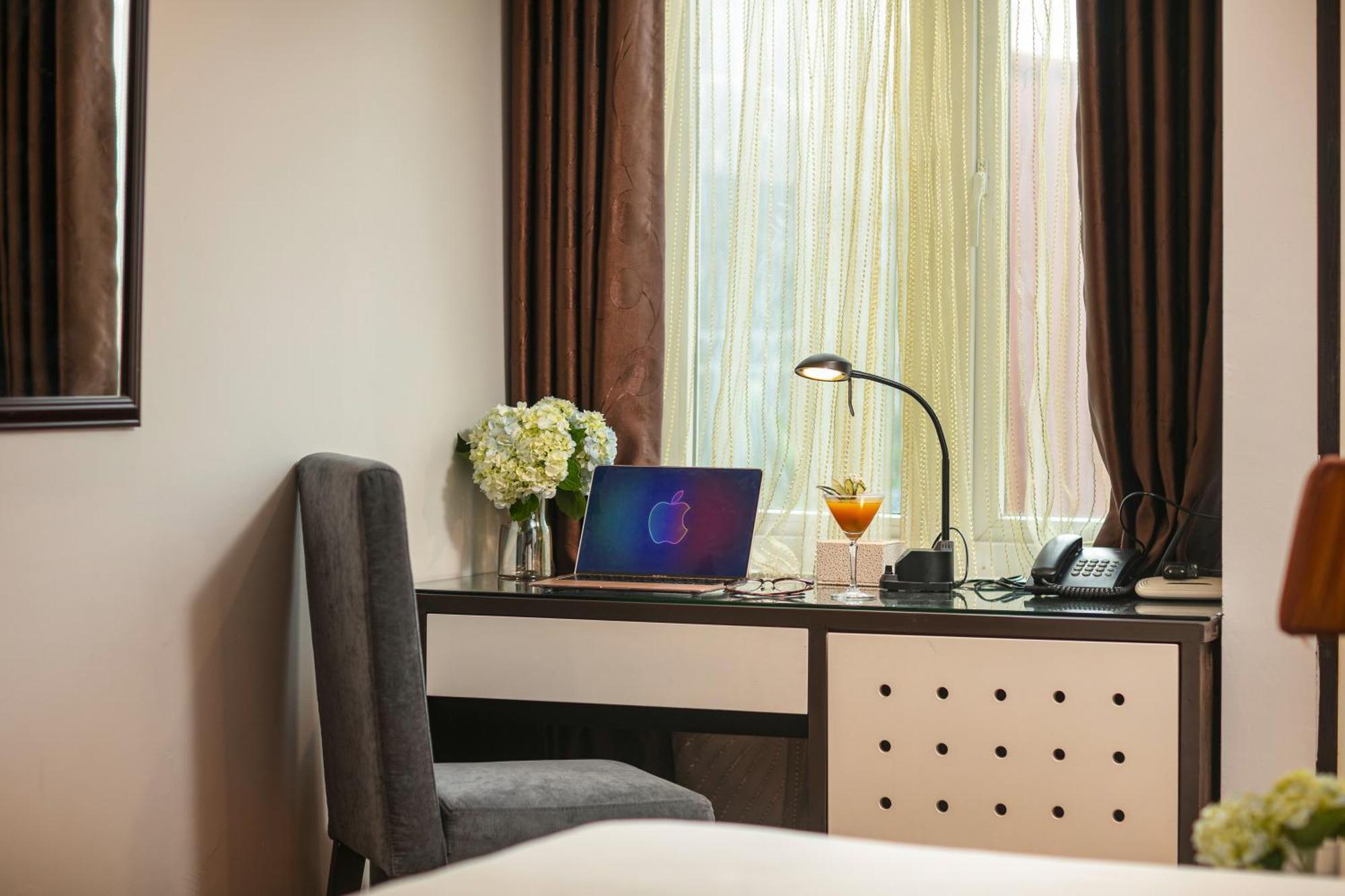 Hanoi La Palm Premier Hotel & Spa Dış mekan fotoğraf